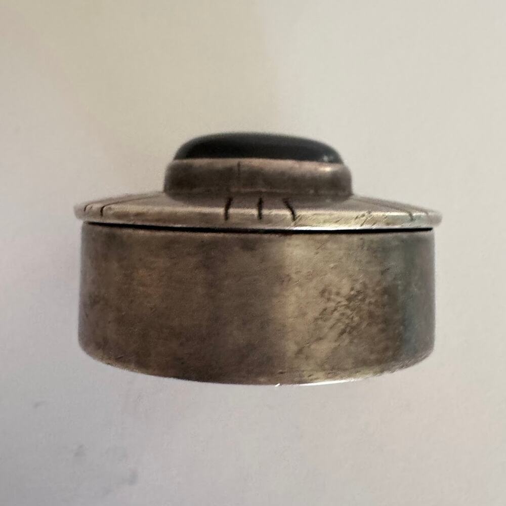 Vintage Mexican 950 Sterling Silver Pill Box Trinket Hinged Lid Green Stone 38g - Picture 2 of 11